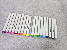 Pack 18 marcadores triangulares punta pincel valija plastica
